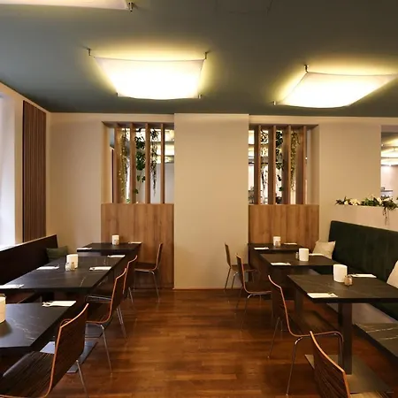 Готель Altstadt Hofwirt 3*